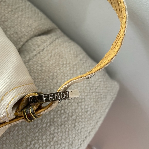 Fendi Cream Shoulder Bag with Gold Buckle - Picture 3 of 8